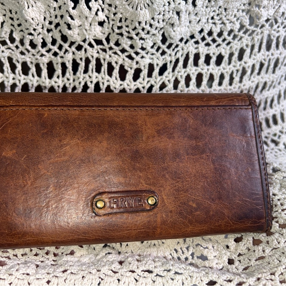FRYE Rich Brown Leather Wallet - Picture 4 of 4